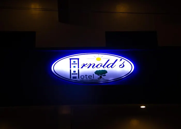 Arnold's * Pooc