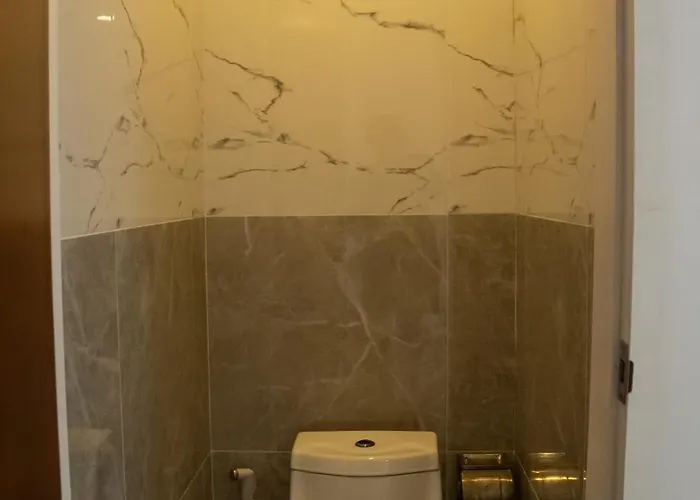Arnold's Hotel Pooc